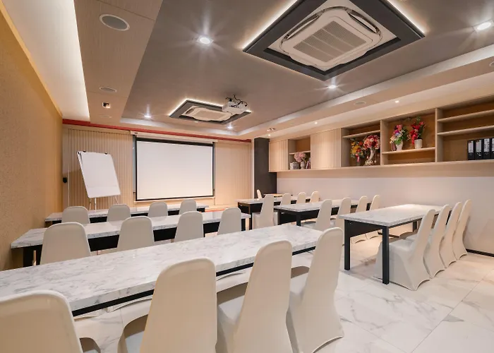 Samyan Serene فندق 3*